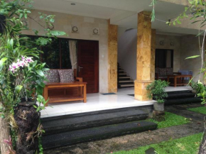 Отель Gerhana Sari 2 Bungalows  Убуд